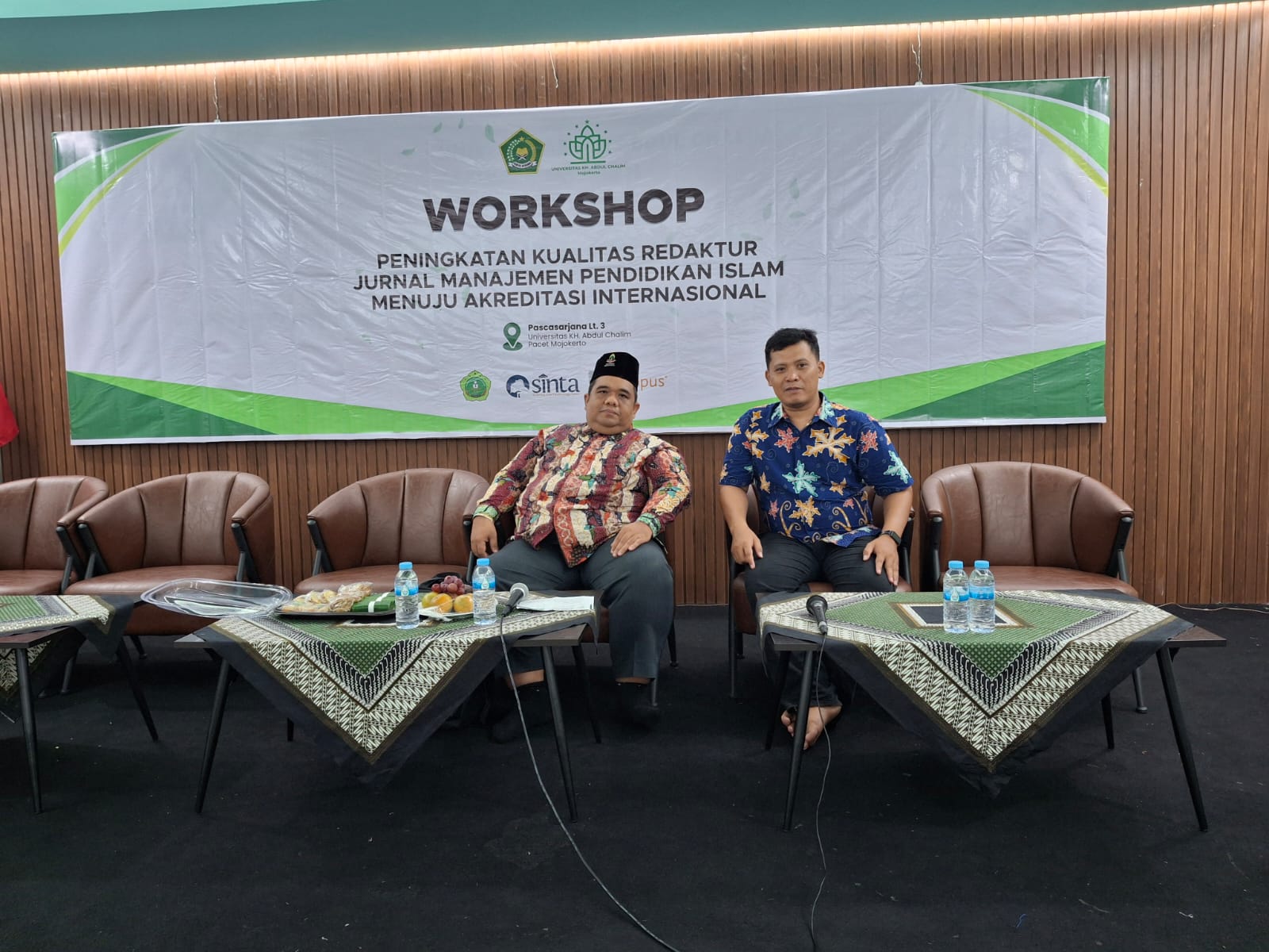 Peningkatan Kapasitas Kepenulisan Artikel Ilmiah di Pascasarjana Universitas KH. Abdul Chalim Mojokerto